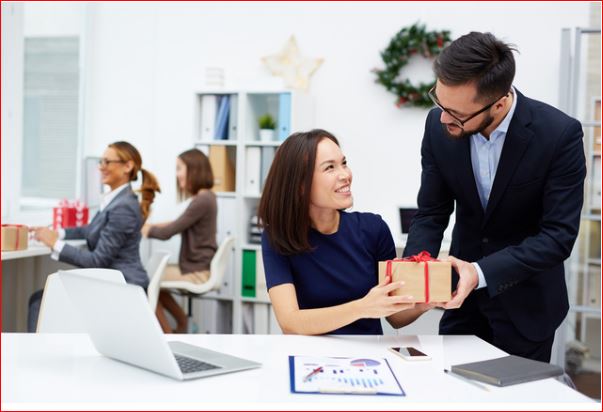 qua-tang-cao-cap-cho-khach-hang